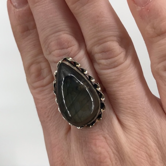 Teardrop Shaped Labradorite Ring - Picture 5 of 7